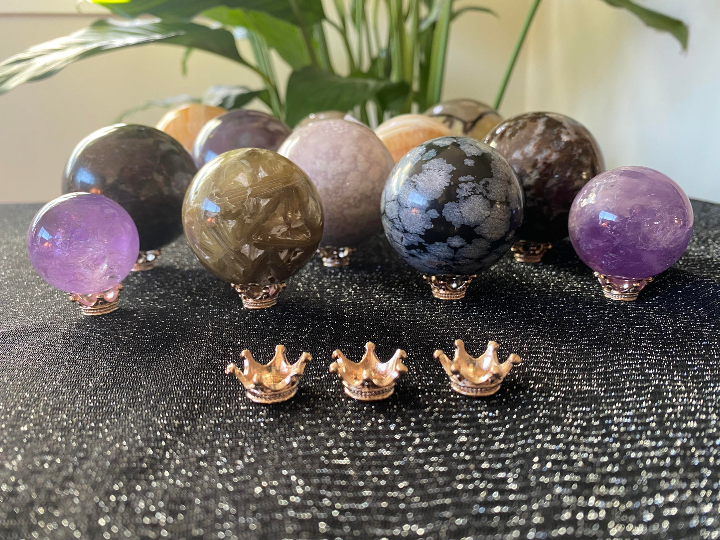 Rose coloured mini crown sphere holders | 1.5cm